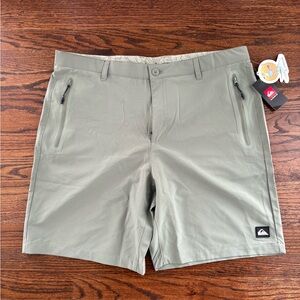 Quiksilver Men's Green Shorts performance zip pocket new without tag size 38